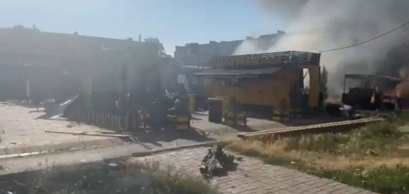 Российские террористы ударили по магазину, полному людей, в Доброполье – первые кадры с места трагедии